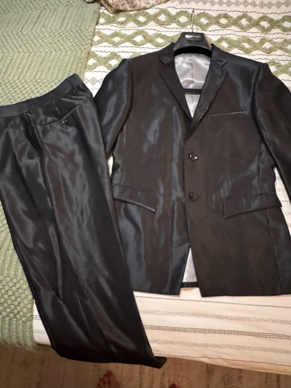 Vinci Italian Slim Fit Sharkskin
Notch Lapel Men’s Two Piece Black Suit